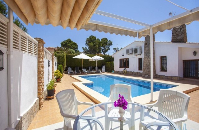 Villa FONDA in Calpe – Colonial style, private pool and mountain views in a quiet residential area