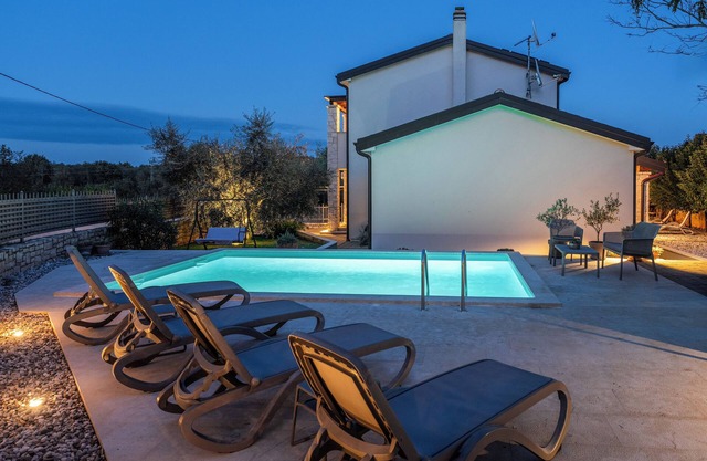 Villa for 4 persons near Poreč, with garden and a pool with salt water.