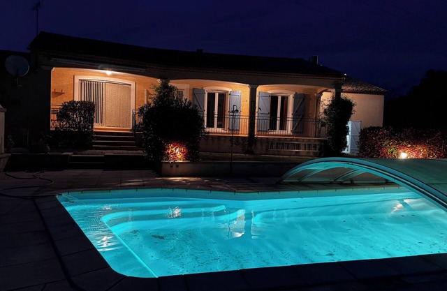 villa avec piscine pour 4 personne. Dans un petit village dans le sud de la FR.