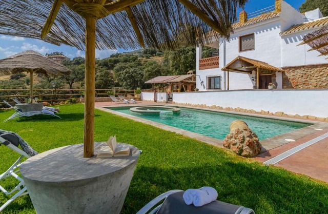 Villa Fraskito Iznajar by Ruralidays