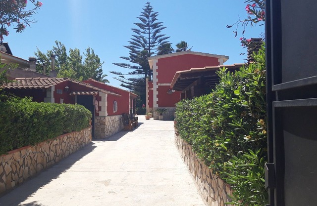 VILLA FRONT SEA