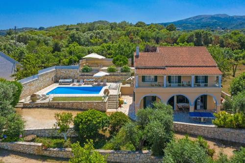 Villa Ftelias by Villa Plus