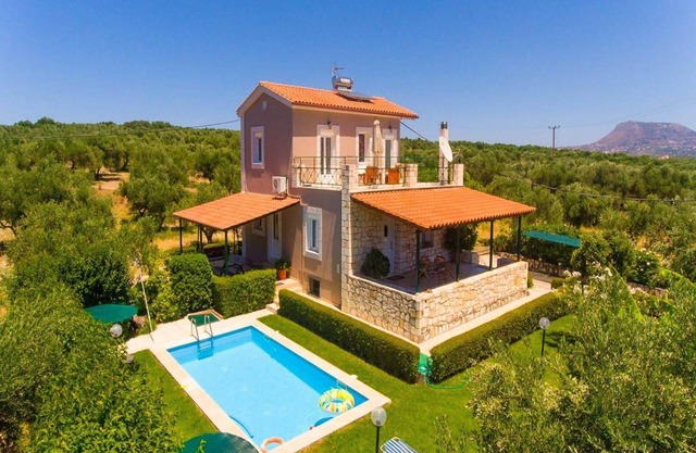 Villa Giannis - Three Bedroom Villa, Sleeps 6