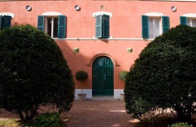 Villa Gioia - Manor house with pool surrounded by greenery