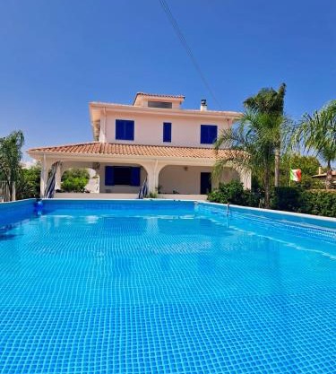 Villa Giovanna with swimming pool