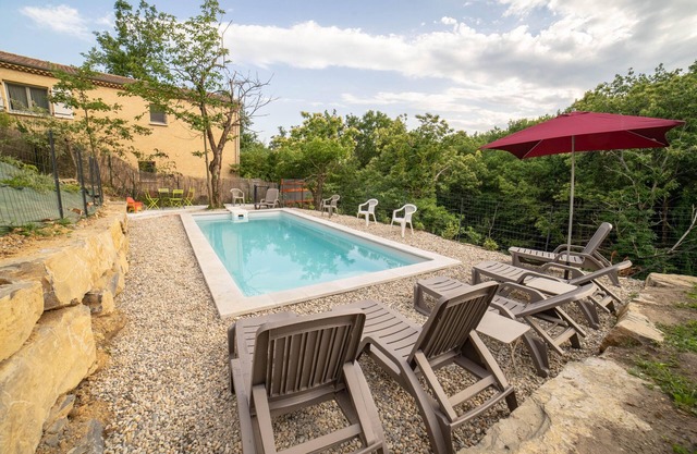 Villa 'Gite Les Bouches Rouges' with Mountain View, Wi-Fi and Air Conditioning