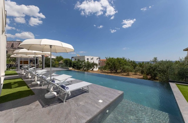 Villa Green Lush with Pool