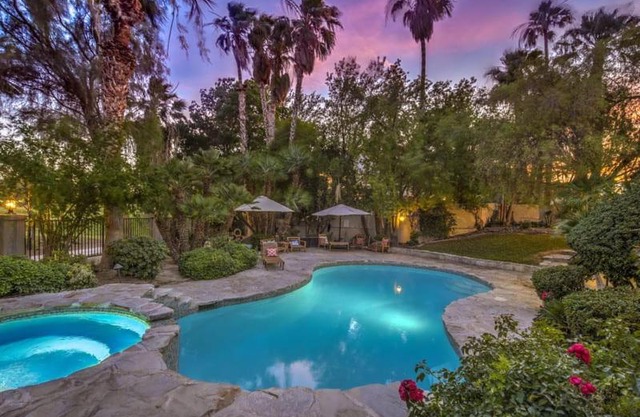Villa Greens- 5,700sf Luxury Las Vegas Pool