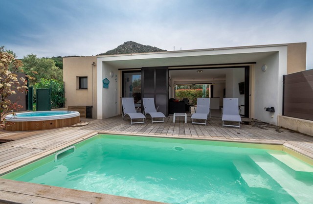 Villa ideal for family and friends - Private pool and spa - 5 min from the beach