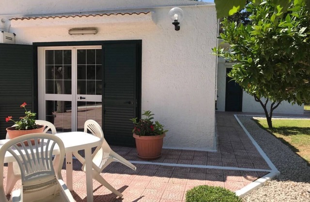 VILLA IL CARRUBO-unit2 € 500 per week with 3 bedrooms for 10 persons