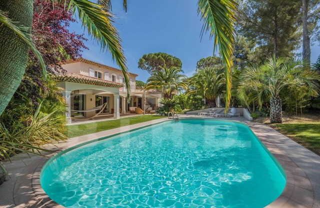 Villa in a secure estate in Grimaud