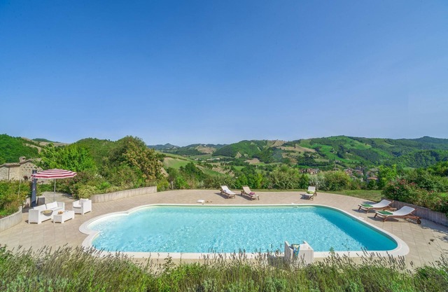 Villa in Belforte near Sasso Simone Park
