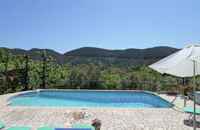 Villa in Bagnols with Pool & Near Nature Parks