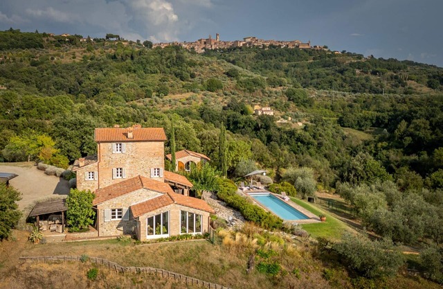 Villa in Città Della Pieve with 4 bedrooms sleeps 8