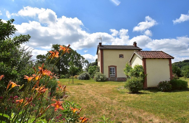Villa in Crux-la-Ville near Morvan Park