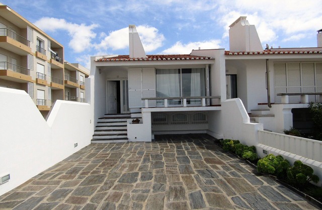 Villa in front of the sea