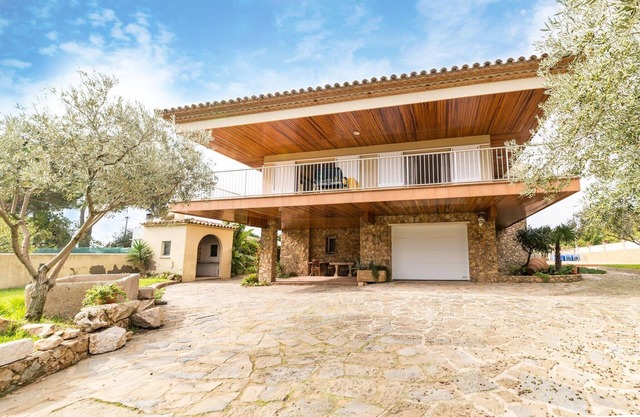 Villa in L’Escala near Riells Beach