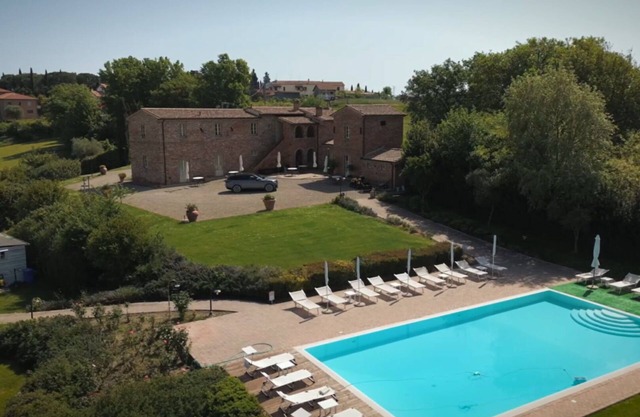 Villa in La Selce with 9 bedrooms sleeps 28