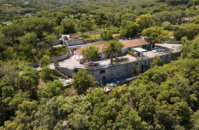 Villa in Naregno with 9 bedrooms sleeps 9