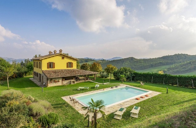 Villa in Piandimeleto with Pool & Sauna