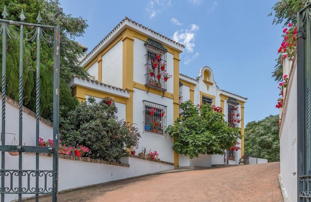 Villa in Priego with pool near Sierras Subbéticas
