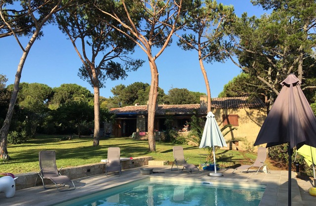 Villa in private residence, 8-minute walk to sea, 5-minute walk to shops.