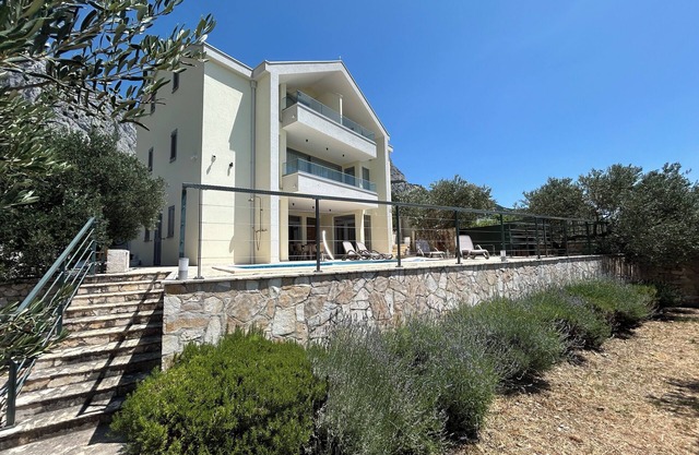 Villa in quiet village - Private Pool/Sport/Starlink/BBQ