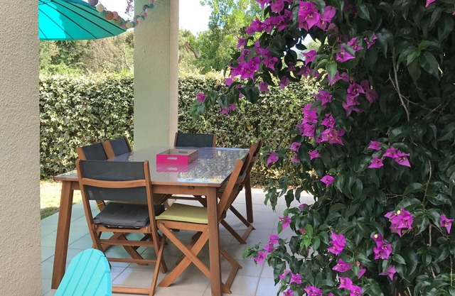 Villa in residence with swimming pool, tennis and direct to the beach in Corsica