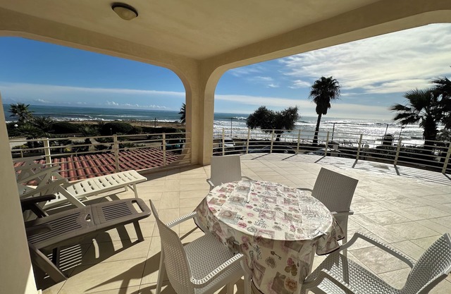Villa in San Lorenzo just 5 meters from the golden beach and crystal clear sea.