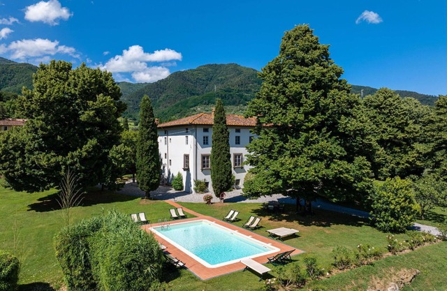 Villa in Segromigno In Monte with 8 bedrooms sleeps 16