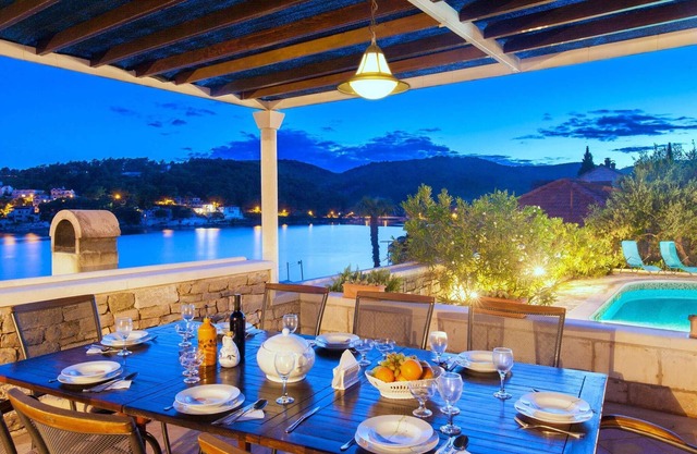 Villa in Selca with Pool near Adriatic Sea