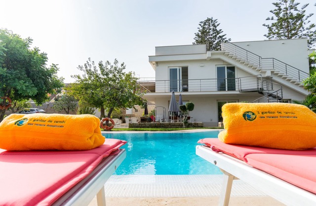 Villa in Sicily with heated swimming pool and garden 100 meters from the sea