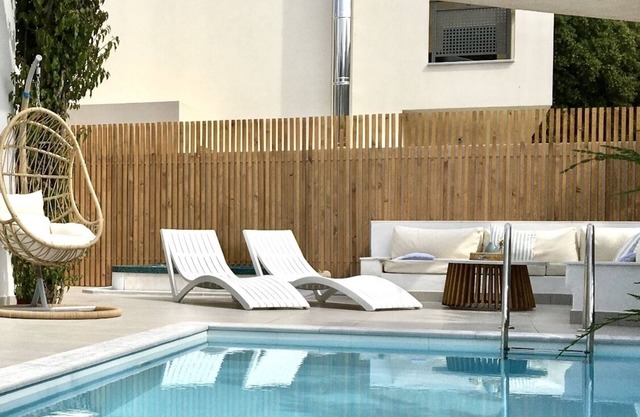 VILLA IN SKIATHOS TOWN WITH PRIVATE POOL AND JACUZZI