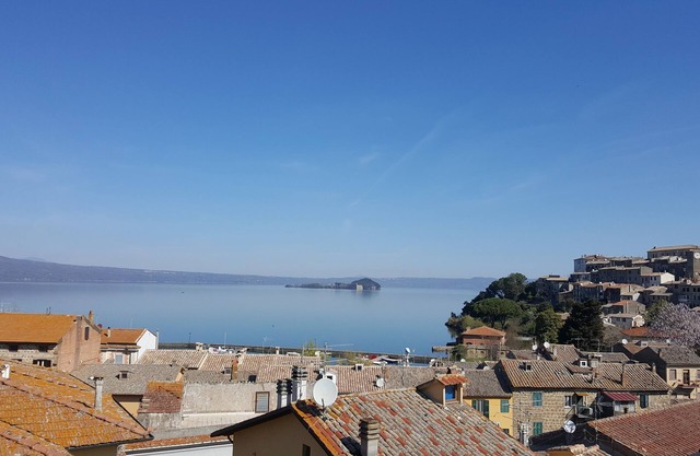 Villa in the center with garden a few steps from the lake