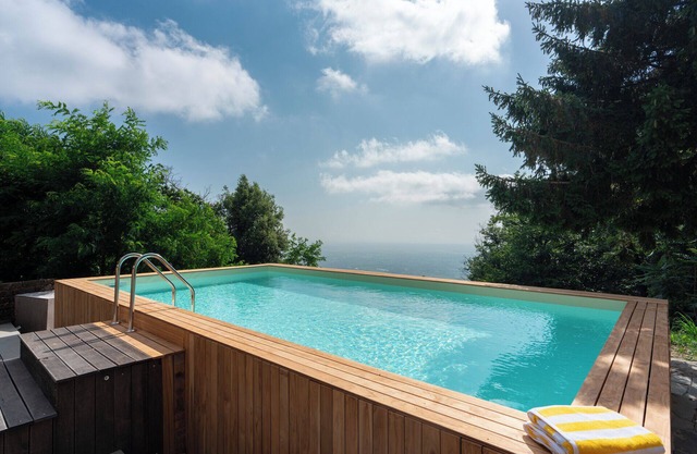 Villa in the heart of Monte Serra with pool