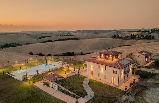 Villa in Tuscany with exclusive Garden, panoramic pool and culinary experiences