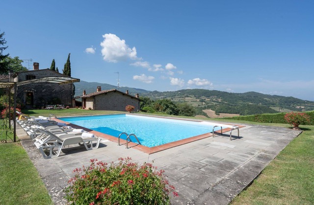 Villa in Vicchio with 4 bedrooms sleeps 10