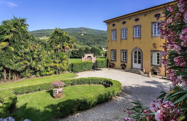 Villa in Vorno with 12 bedrooms sleeps 24