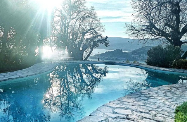 Villa, incredible lake view, swimming pool and private beach in Trevignano Romano