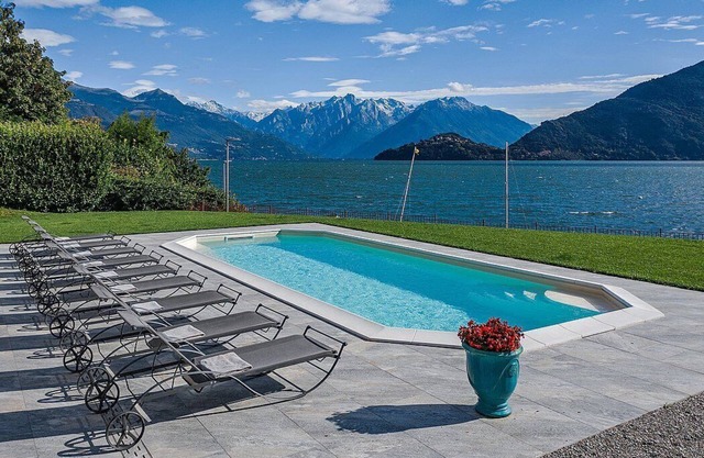 Villa Ippolita: An elegant and welcoming two-story villa located right on the Como Lake, with Free WI-FI.