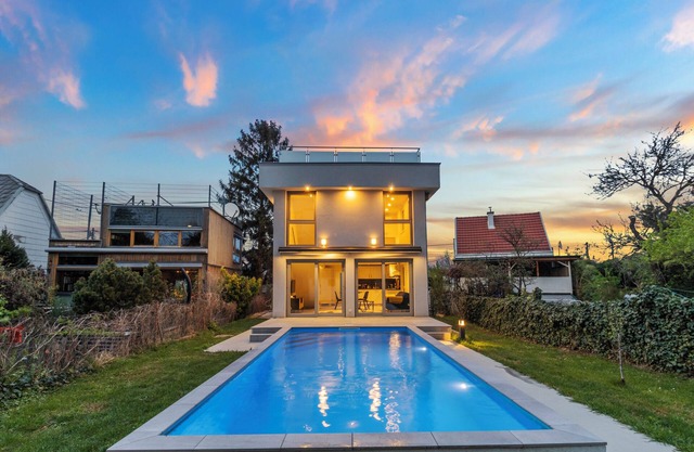 Villa Jäger with pool in Vienna with private terrace, balcony and WiFi