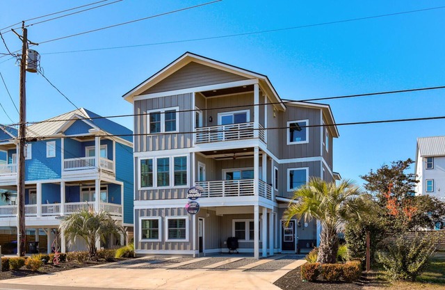 Villa Jennette - Beautiful 2nd Row Home with Ocean Views and Private Pool/Hot Tu