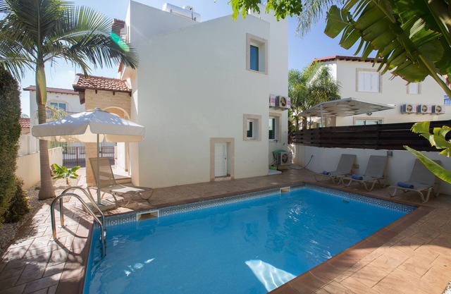 Villa Kady, Lovely 2BDR Pernera Villa with Pool, Close to the Beach
