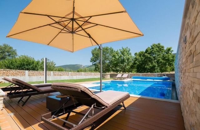 Villa Kameni Dvori in Imotski, heated pool