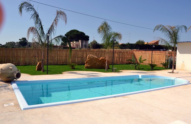 Villa Katiuscia with private pool, garden, near the beach, wifi free.