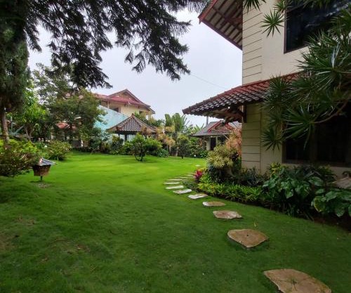 Villa Kusuma 14, Large Garden & Karaoke in Batu City
