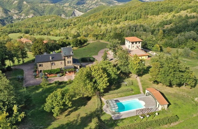 Villa La Cappuccina With Pool, Casteldelci, Italy