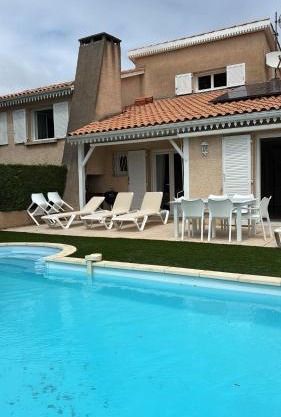 Villa La Hume proche port plage commodités Bassin d'Arcachon avec piscine chauffée