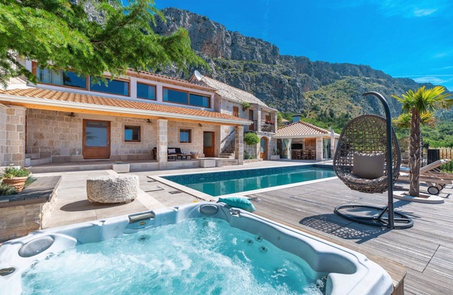 Villa La Rustica with Pool