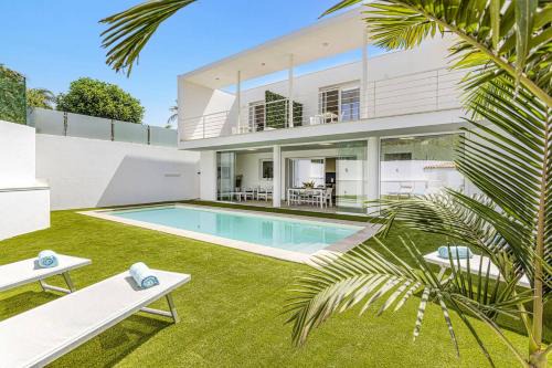 Villa Laire by Villa Plus